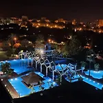 Benalbeach. Espectacular terraza, vistas al mar.