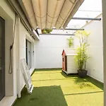 Casa con jardín privado y barbacoa piscina y 300 metros de la playa by Lightbooking