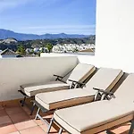 Penthouse In Estepona Met Jacuzzi En Zeezicht!