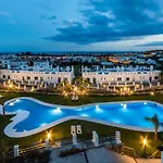 Penthouse In Estepona Met Jacuzzi En Zeezicht!