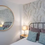 Dona Mª Urban Apartment