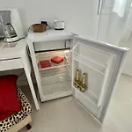 Habitacion Independiente, Luminosa Y Perfecta Para Dos O Una Persona.