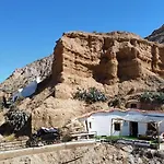 Creatively Designed Cavehouse With Jacuzzi