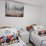 Deluxe 3 Bedroom Apartment, Balcony, 15 Minutes Walk To City And Beach Sys2