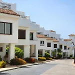 2305 - Luxury Villa With Sea View And Pools