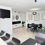 Las Flores Luxury Apartment