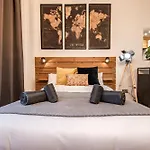 Chic Studio with Swimming Pool&Free Parking - Málaga Center