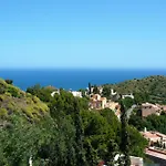 House With Terrace, Amazing Views And Private Shared Pool