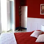 La Casa Amarilla Rooms & Suites