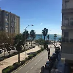 App. gegenüber vom Strand