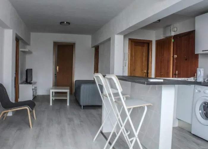 piso cerca playa todo nuevo ideal familia y grupos . actor A