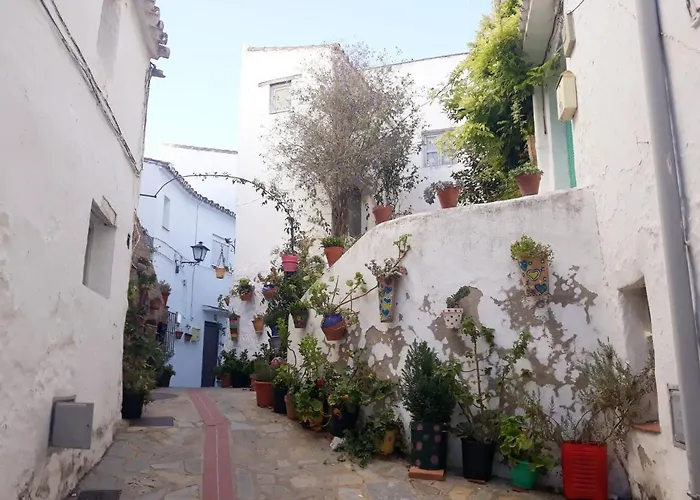 Beautiful Apartment In Duquesa Suites And Gardens