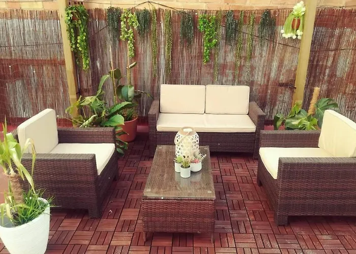 M4 Cool Terrace. 1 Min To Metro. 15 Min To Center