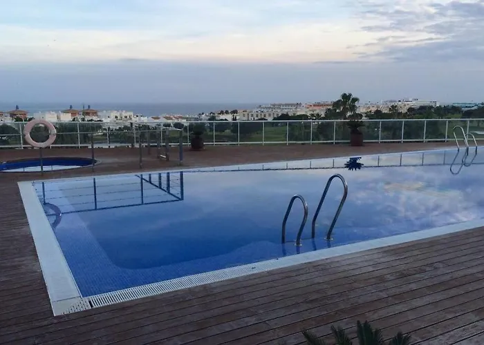 Bonito apartamento en primera línea de campo de golf y vistas al mar