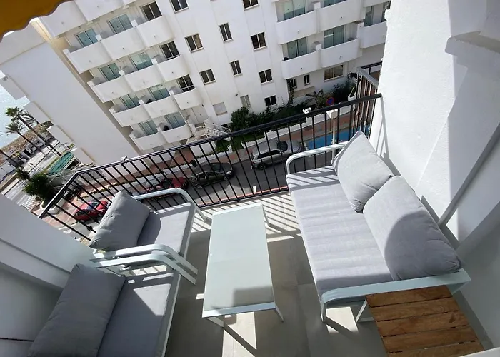 Stylish Seaside 3 Bed Apartment With Terrace + Sea View