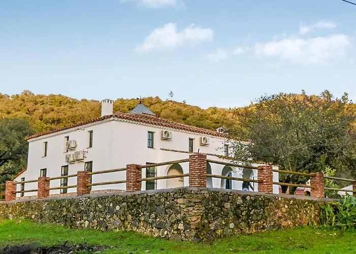 Beautiful Home In La Nava With Kitchen