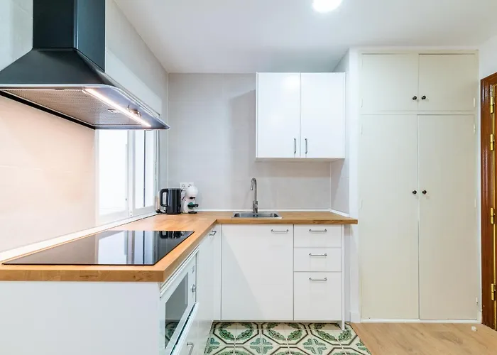 Modern Plaza De Toros Apartment With Free Parking