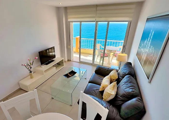 Diana 905. Superb South-Facing One-Bedroom Apartment With Amazing Sea Views.