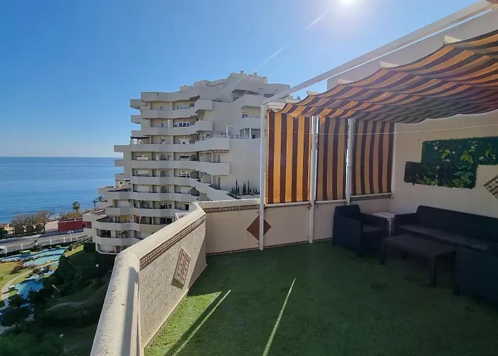 Benalbeach. Espectacular terraza, vistas al mar.