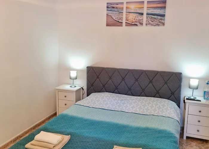 Newly Decorated Close To Beach