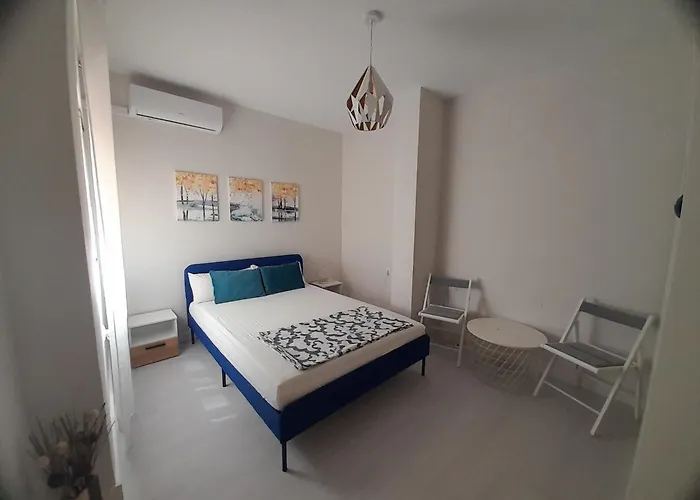 Room In The Centre Of La Linea - Habitacion En El Centro De La Linea