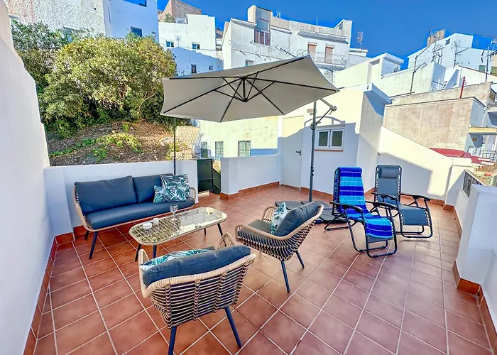 Casa con terraza y patio privado en el casco antiguo de Salobreña