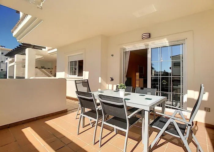 2239-Lovely 2 Bedrooms With Pool And Paddle Court