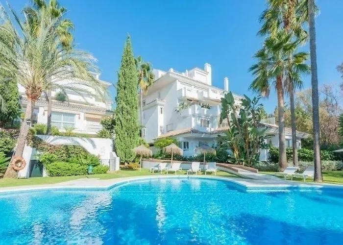 Luxury Penthouse With Sea Views In Marbella Golden Mile, Puente Romano Area