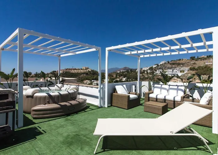 Jacuzzi Rooftop Bbq Wifi Pool Music Netflix Games