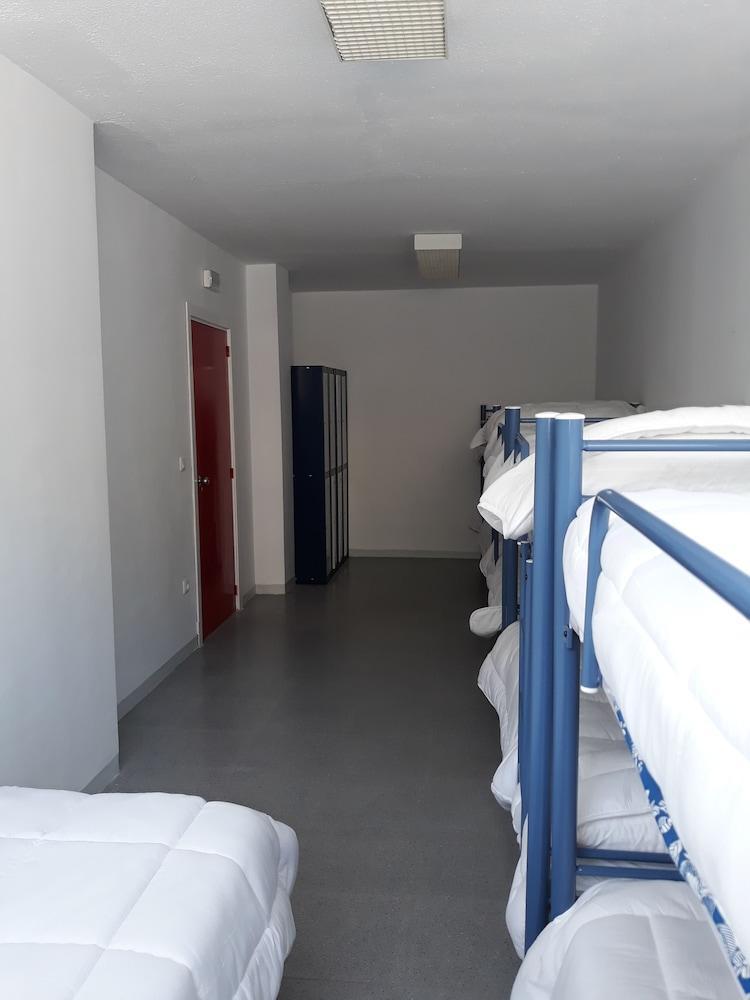 Hostal Ciudad De *