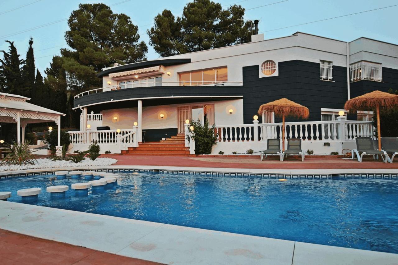 Tess Arenas Villa