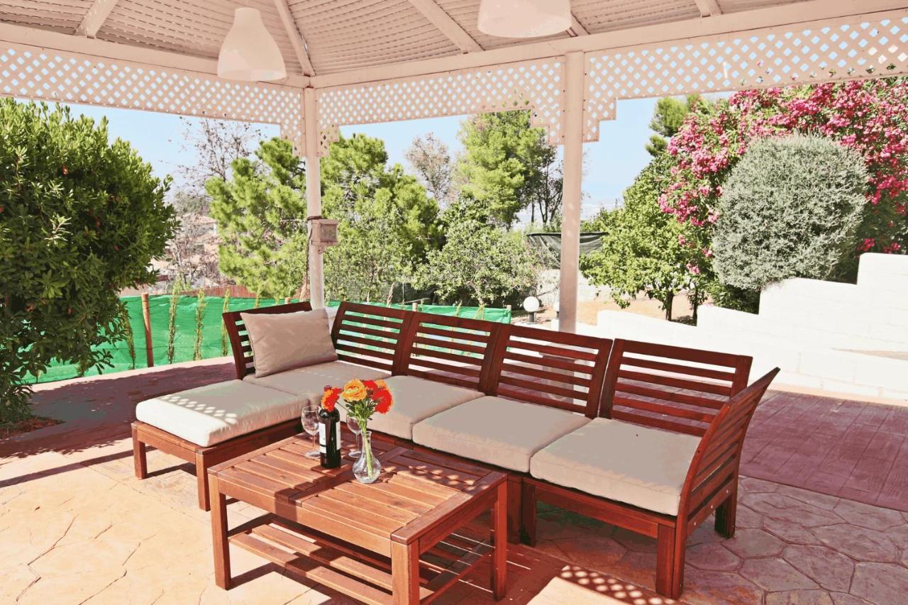 Tess Arenas Villa