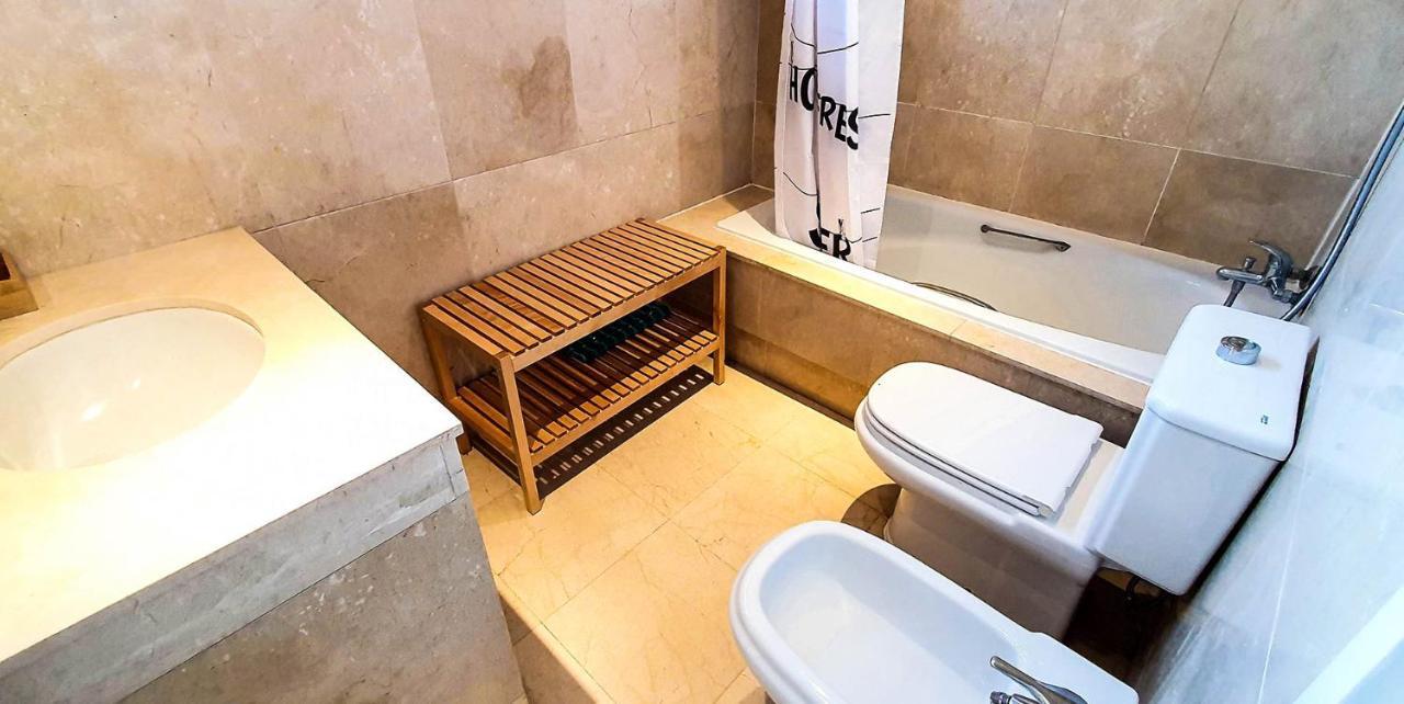 Skol 233. Wonderful Two Bedroom In Center. Apartment