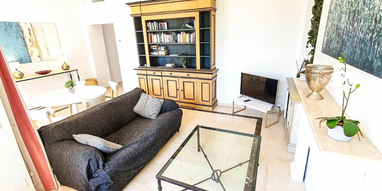 Apartment Skol 233. Wonderful Two Bedroom In Center.