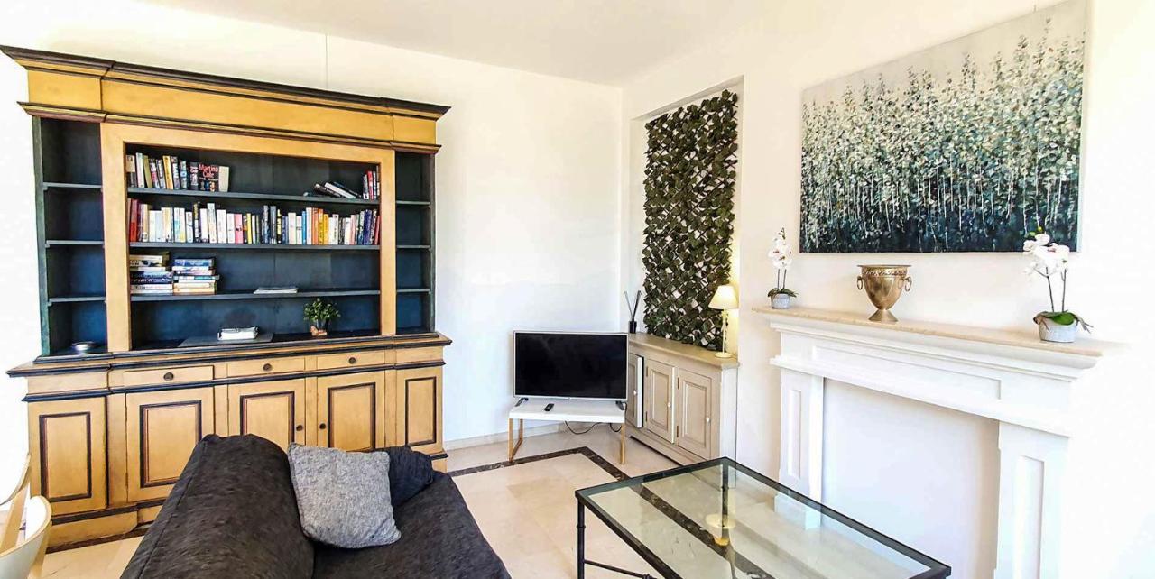 Skol 233. Wonderful Two Bedroom In Center. Apartment