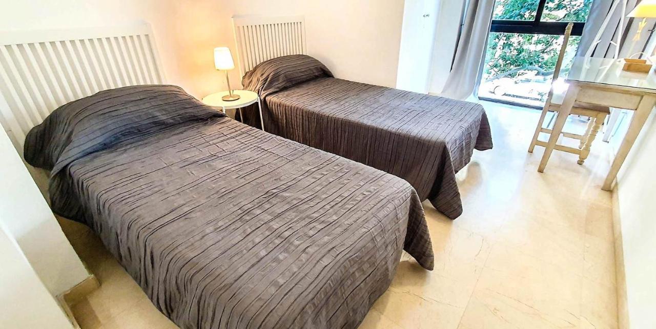 Apartment Skol 233. Wonderful Two Bedroom In Center. *