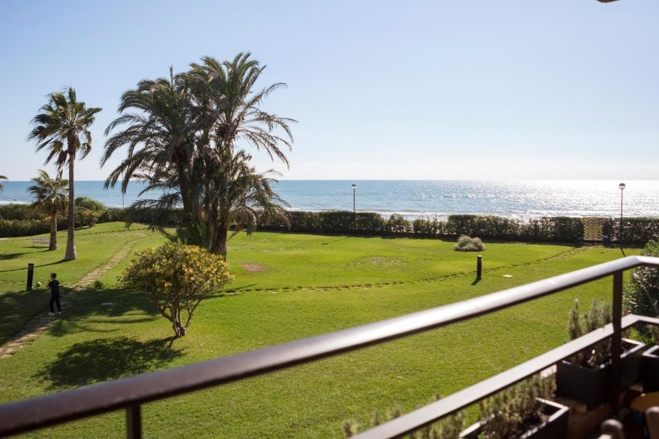 Gavamar Castelldefels Beachfront Apartment- Direct Access To The Beach Apartamento