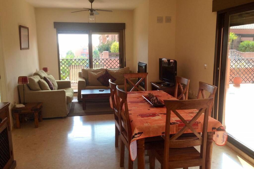 Brisas Apartment, Apartment