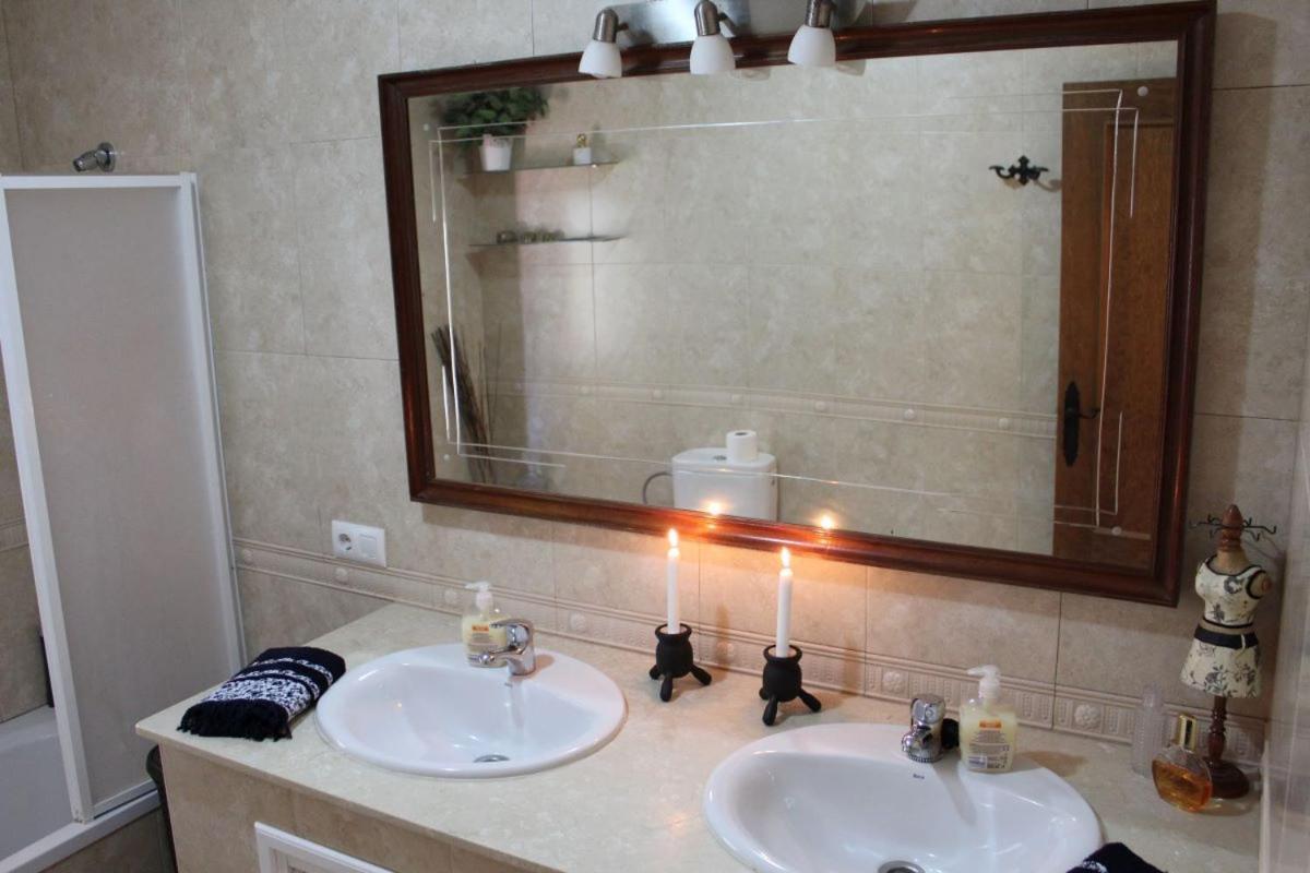 Villa Andaluza En Zona Playa Barrosa Con Piscina Y Barbacoa