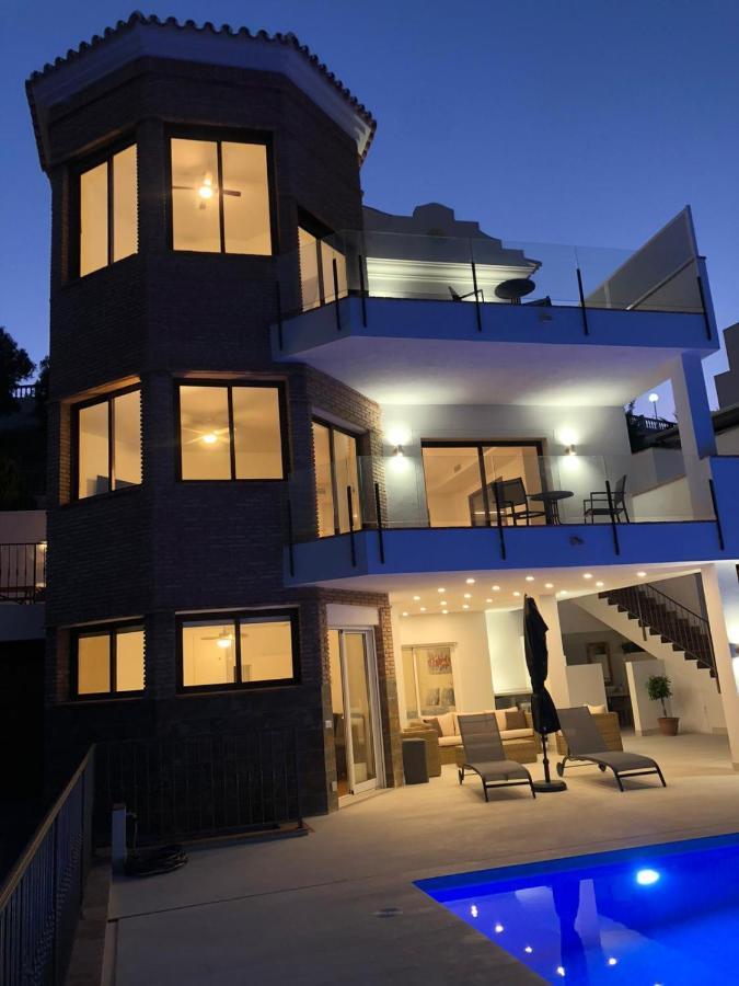 Villa Luxury For 12 People