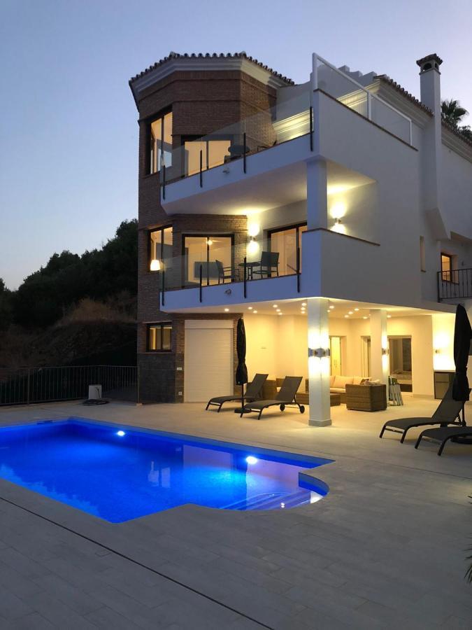 Villa Luxury For 12 People
