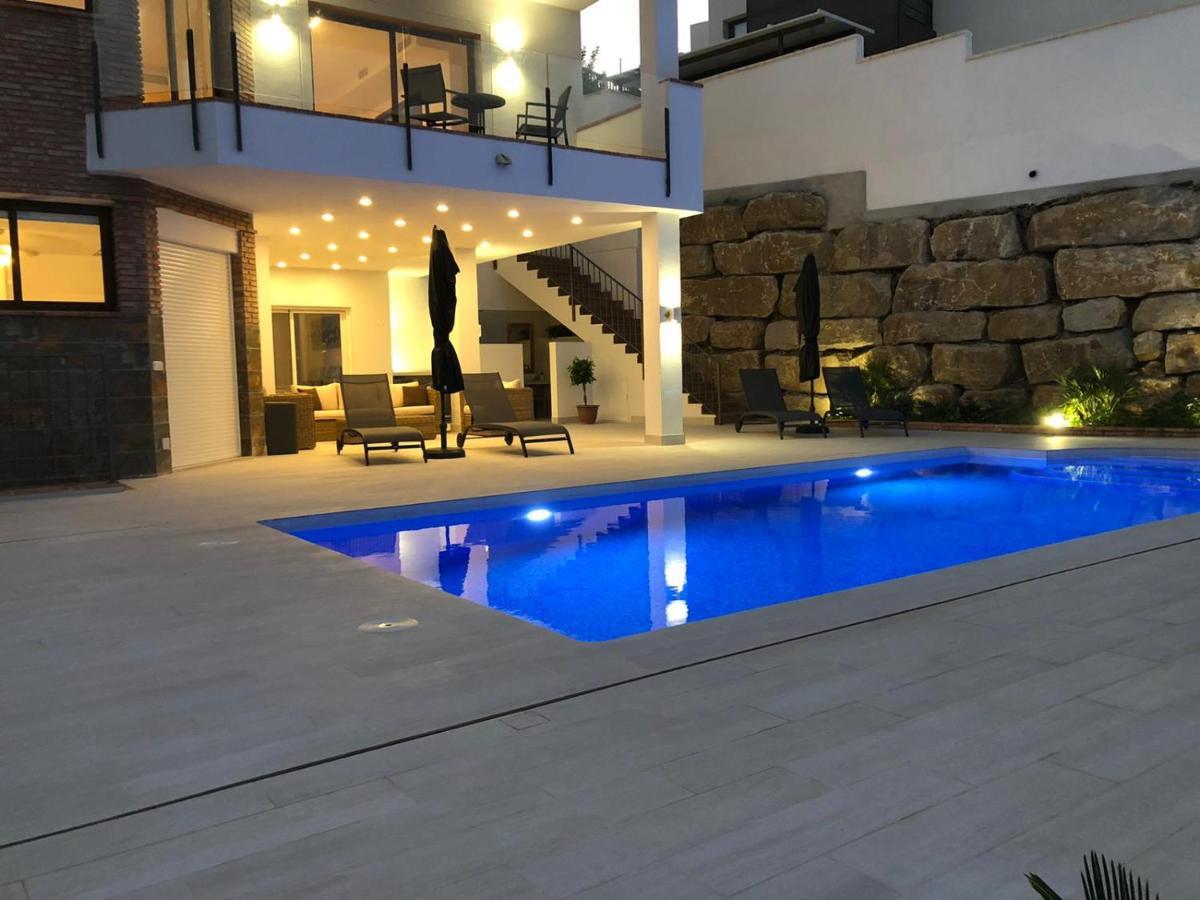 Luxury For 12 People Villa *