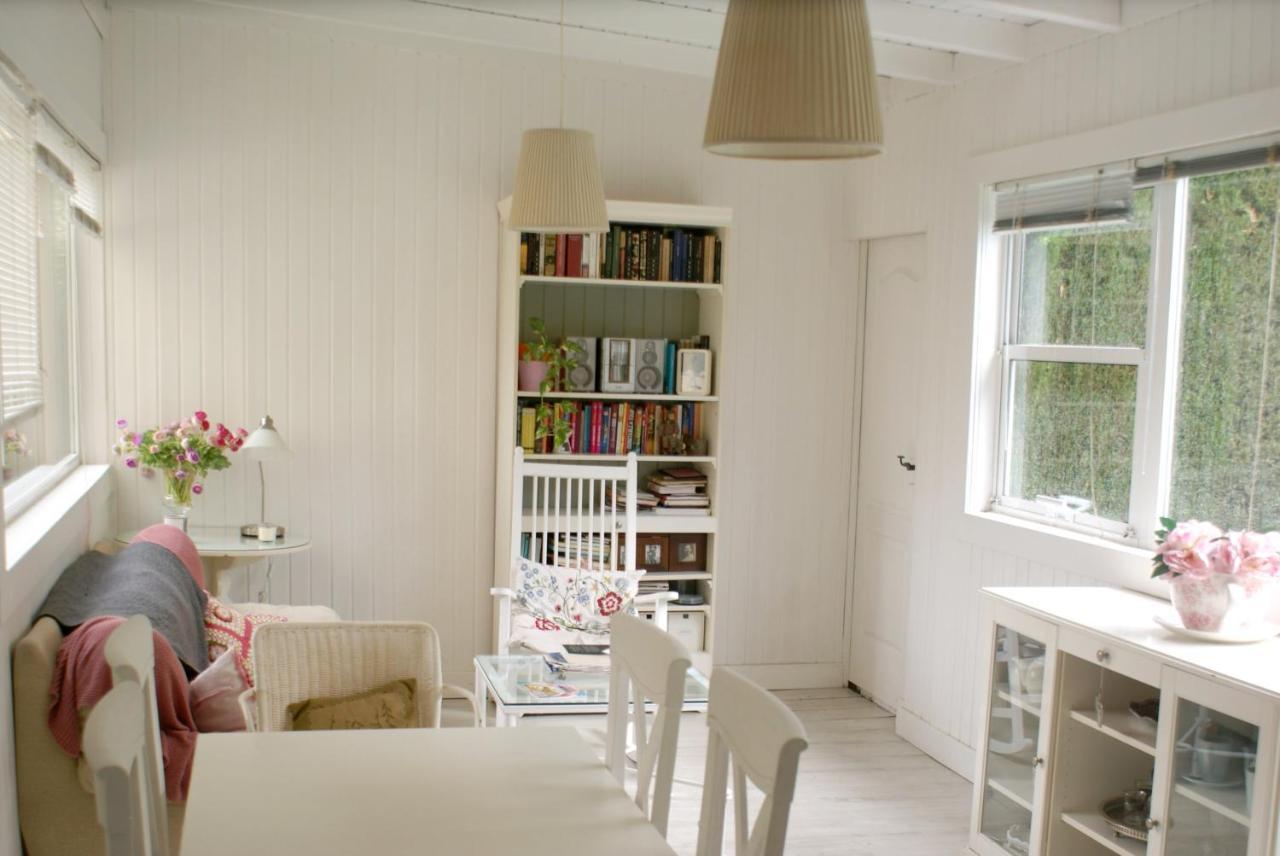 Elegant In Tomares, Private Pool And Enclosed Garden Villa *
