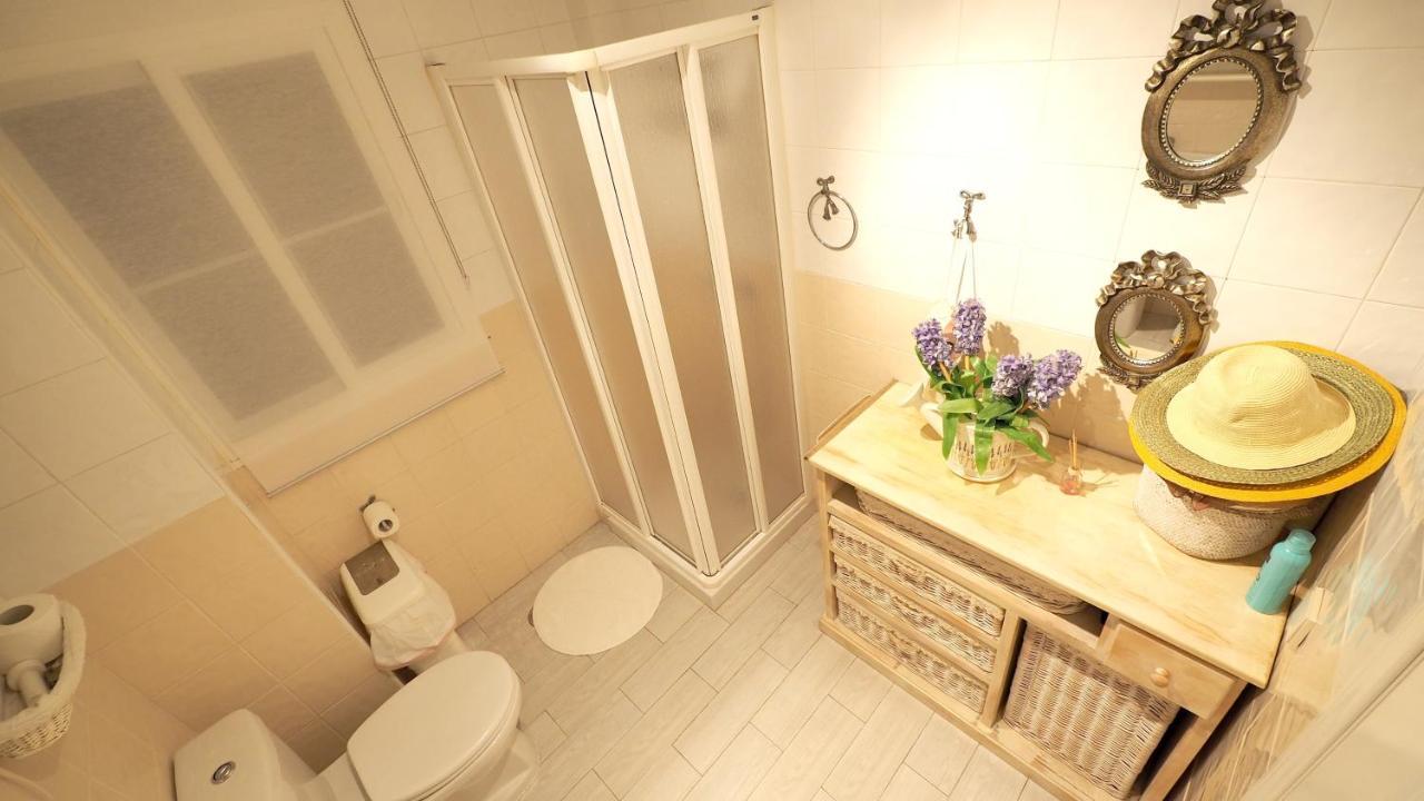 Villa Elegant In Tomares, Private Pool And Enclosed Garden *