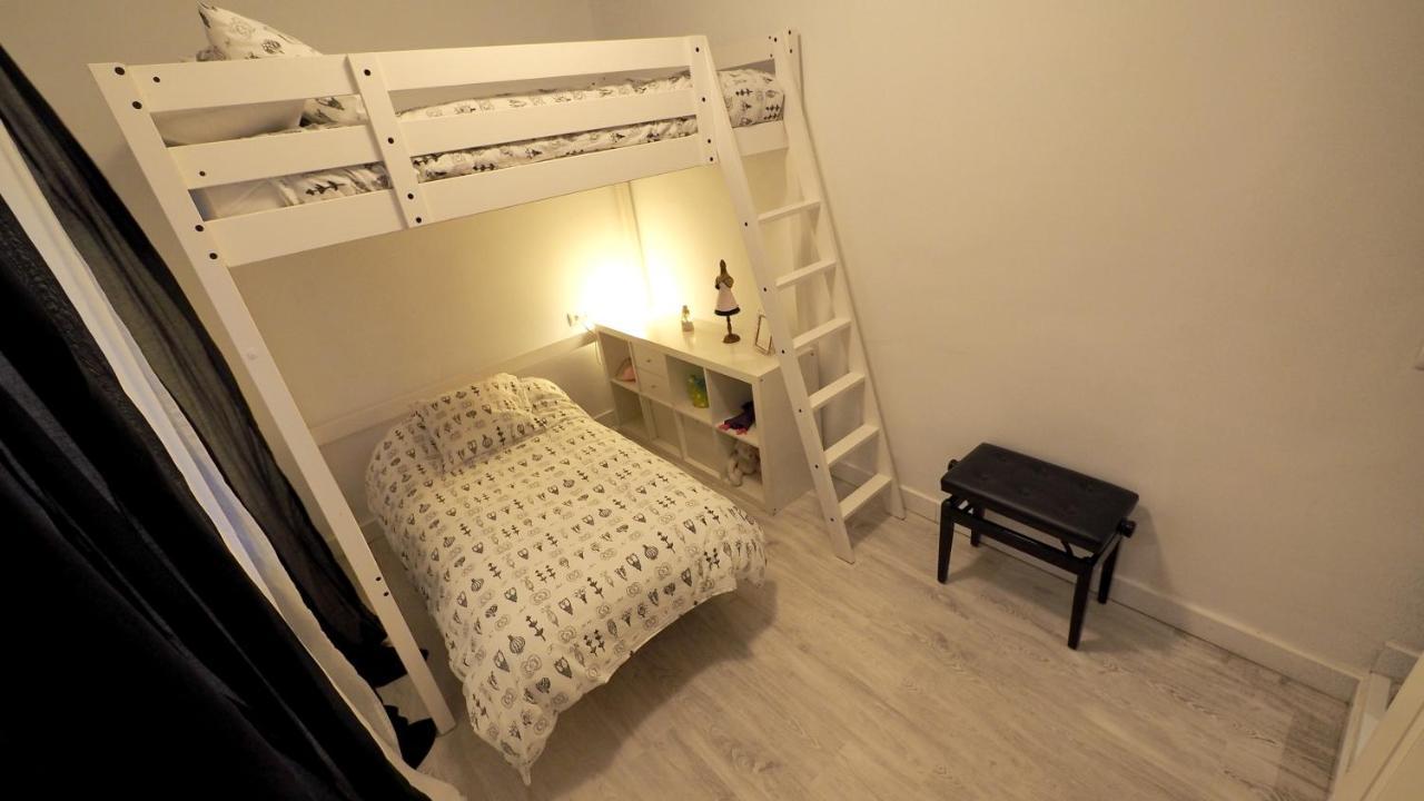 Villa Elegant In Tomares, Private Pool And Enclosed Garden Tomares