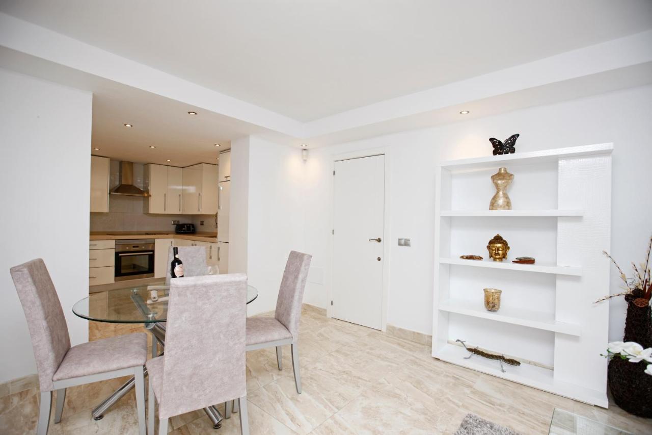 R32 Luxury In With Pool And Garden