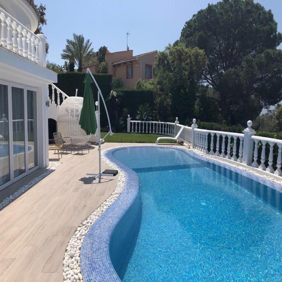 R32 Luxury In With Pool And Garden Apartment *