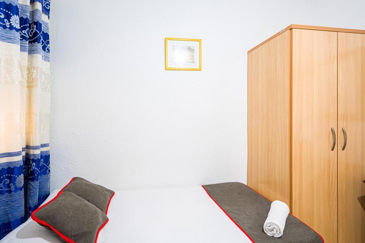 Hostal Ayuntamiento *