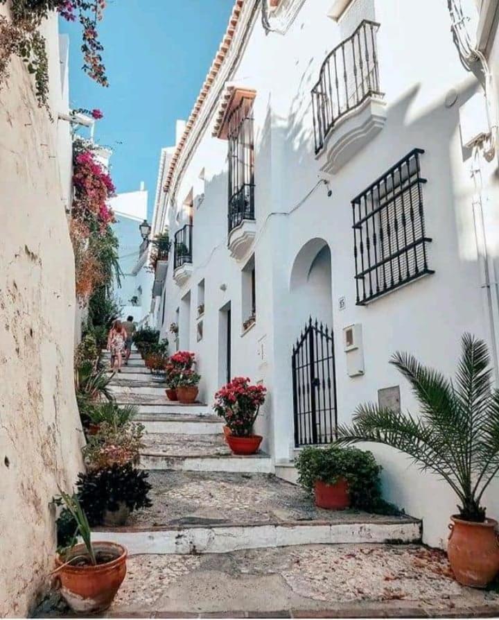 Beautiful In Duquesa Suites And Gardens Apartment *