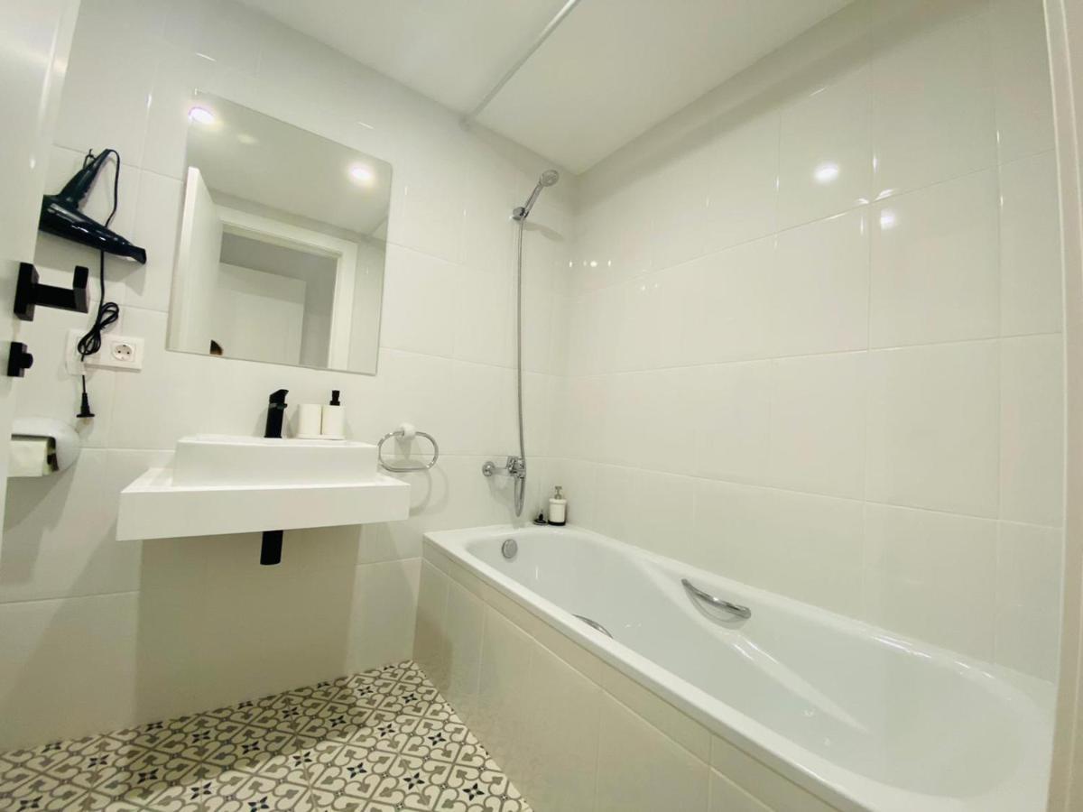 First Line! Art-apartment On The Seafront Of With Swimming Pool *